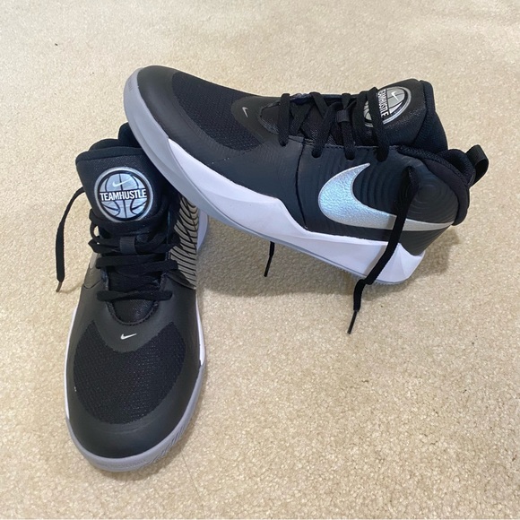NWOB Nike Unisex - child team hustle D 9 basketball sneakers big kids size 5y - Picture 8 of 8